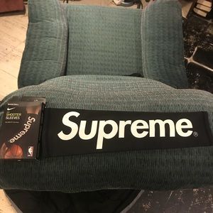 Supreme x Nike black shooting sleeve (Only one!)